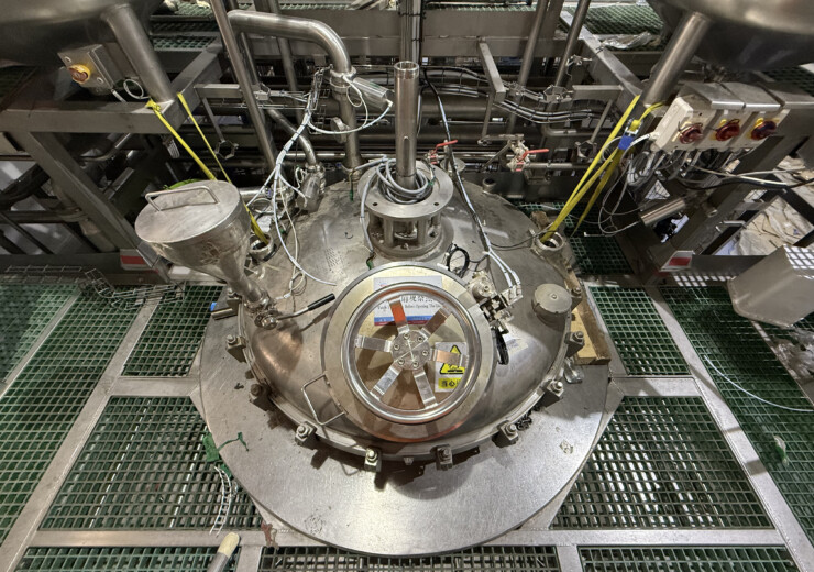 Electro-mechanical installation for a fruit processing unit